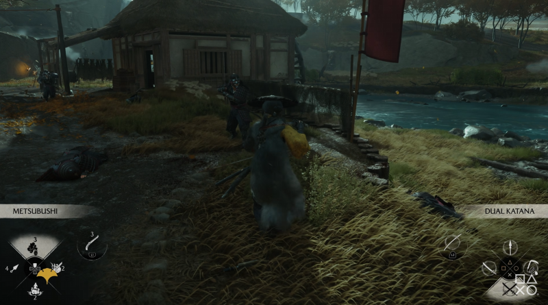 Switching between the different weapons - Bottom right
