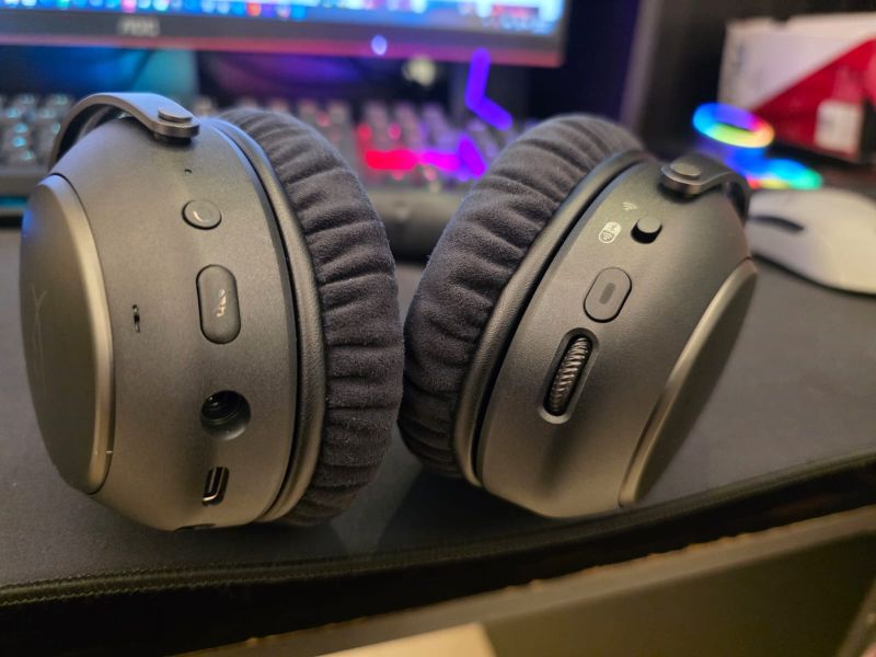 Up close shot of the buttons on the HyperX Cloud Alpha 2 headet